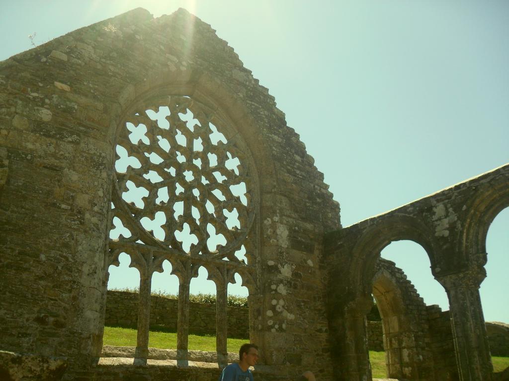 Gite Atypique Dans Une Chapelle Briec エクステリア 写真