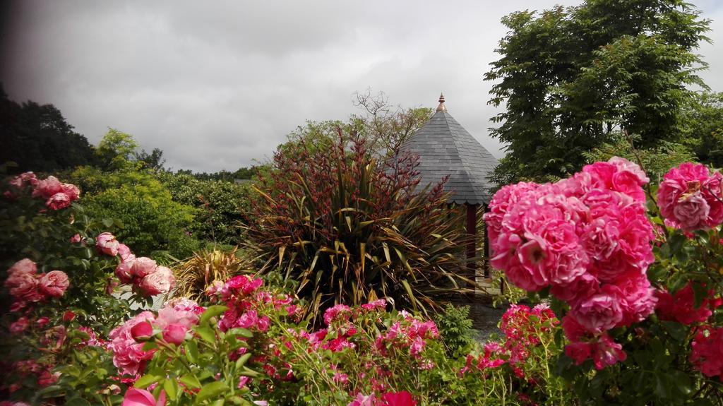 Gite Atypique Dans Une Chapelle Briec エクステリア 写真